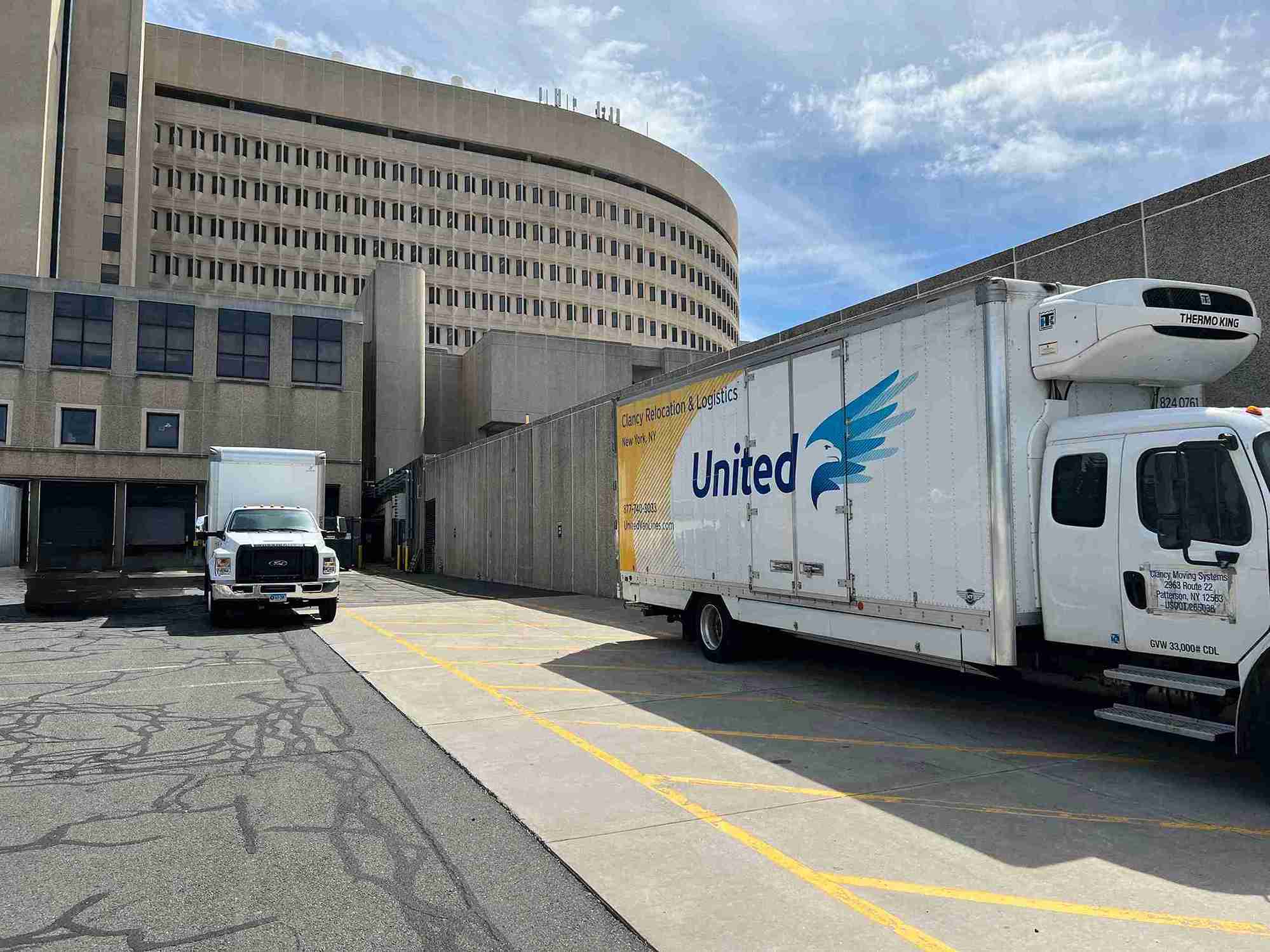 Relocating Your Office? How Business Moving Companies Near Me Simplify Moving to Canada from US
